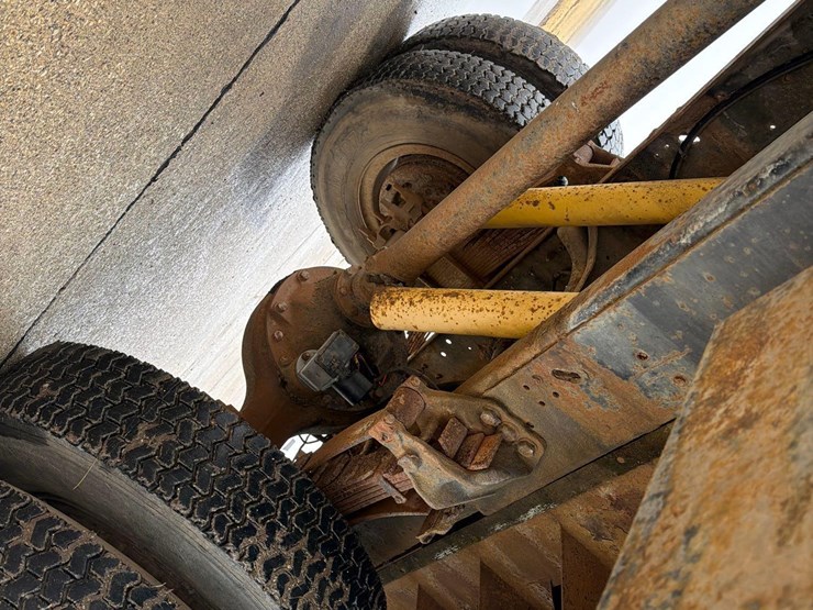 1990-ford-f700-image-31