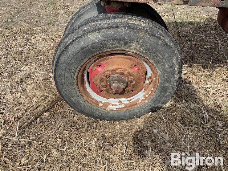 1954-farmall-400-2wd-tractor-image-16