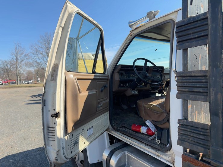 1989-ford-f600-image-16