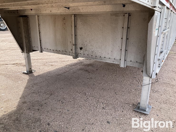 2015-wilson-livestock-trailer-image-9