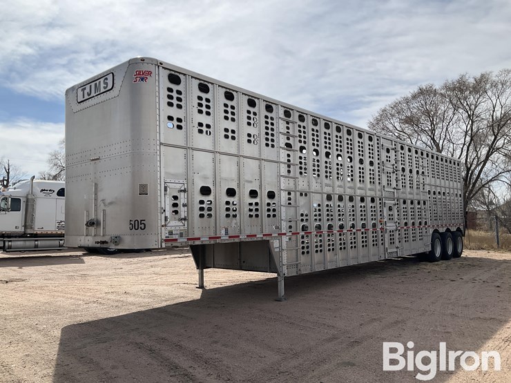 2015-wilson-livestock-trailer-image-1