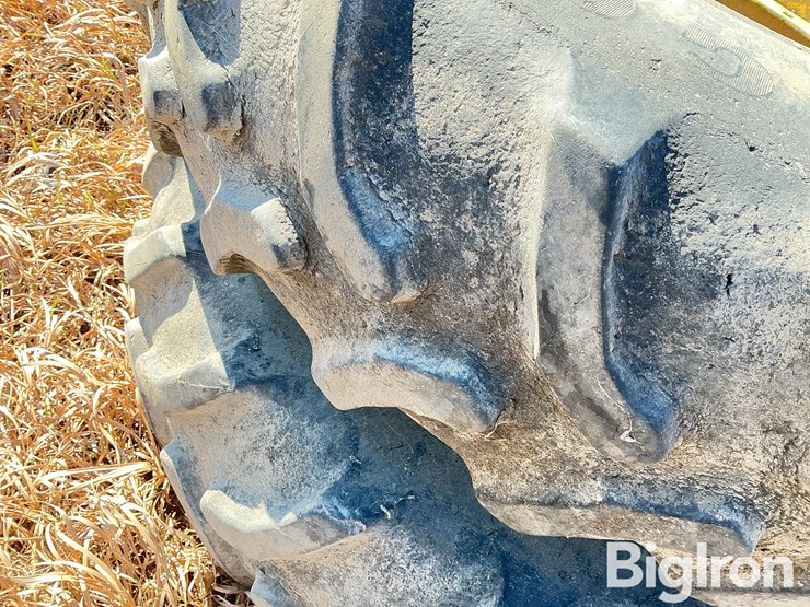 john-deere-380-image-17