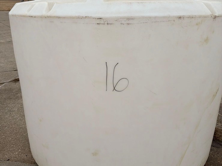 1300-gallon-poly-tank-image-5