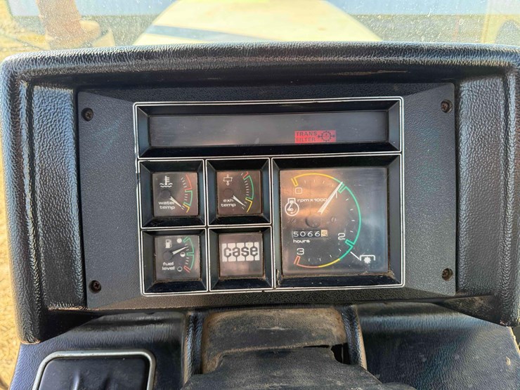 case-2390-tractor-image-32