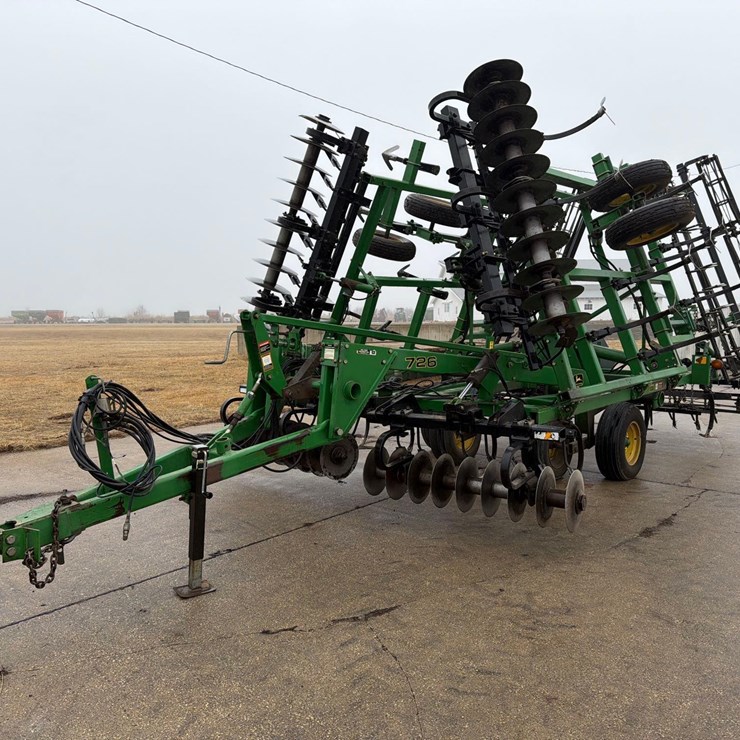 JOHN DEERE 726