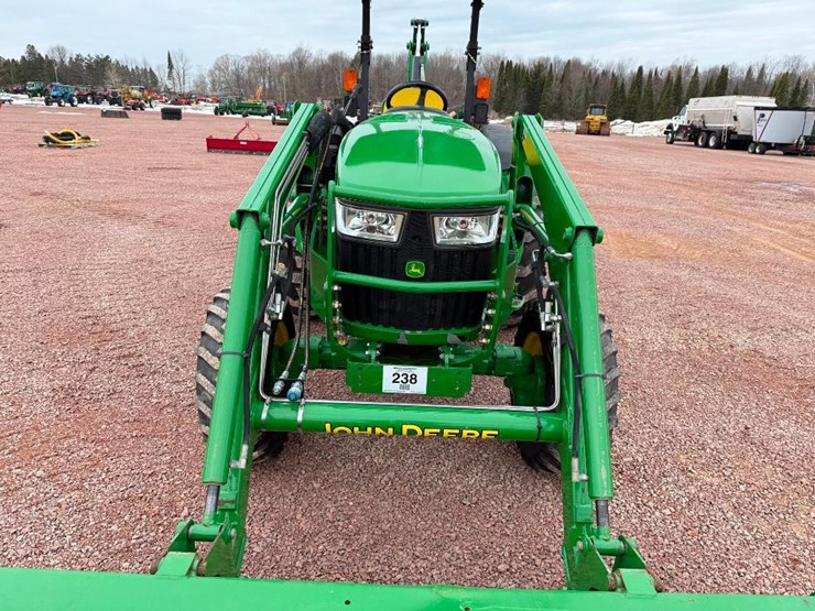 john-deere-4052m-image-17