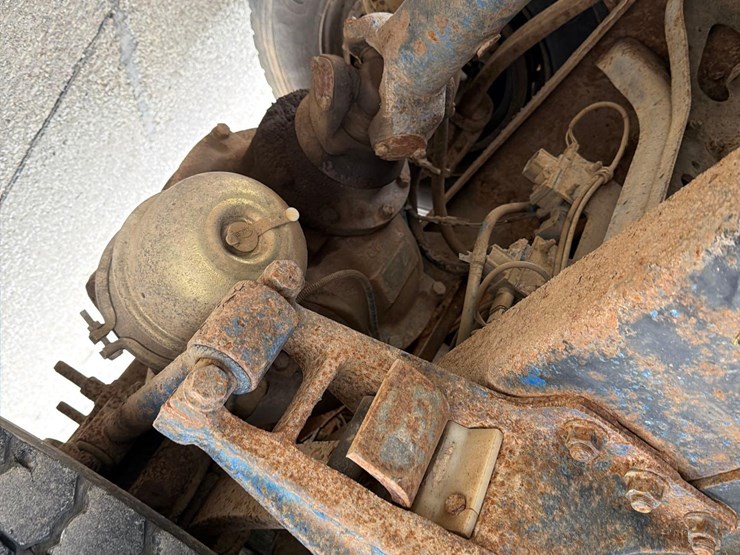 2000-international-8100-image-26