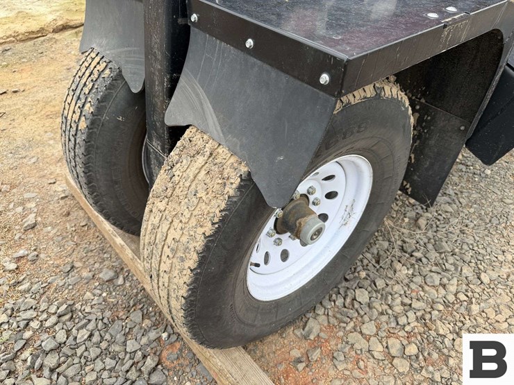 2023-mac-don-fd240-image-8