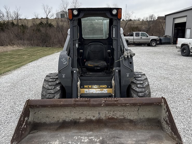 2013-new-holland-l230-image-2