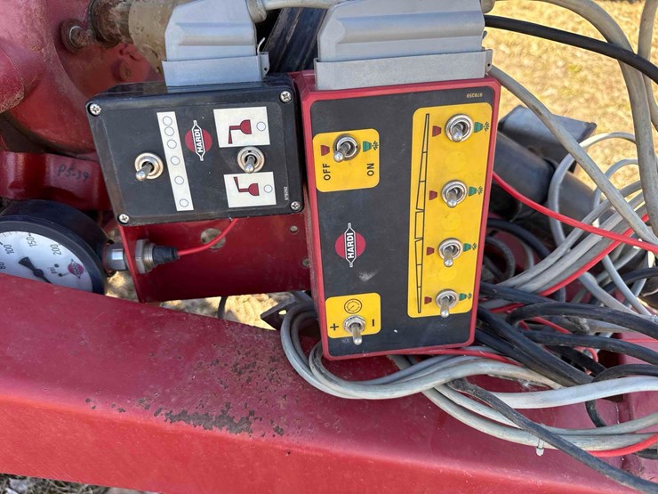 hardi-1000-gal-pull-type-sprayer-image-23