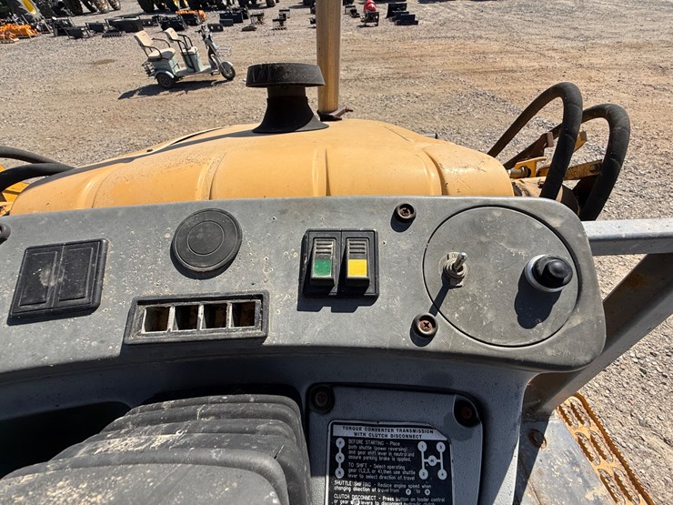 new-holland-555e-image-60