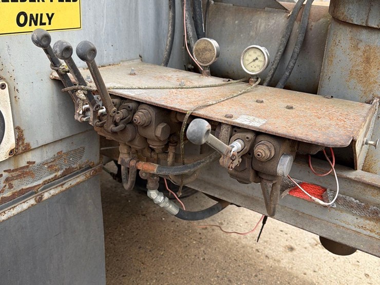 1999-bulkliner-36ft-semi-feed-trailer-image-24