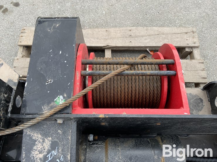 2025-massey-ferguson-730-image-11