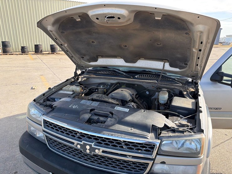 2005-chevrolet-k2500-image-50