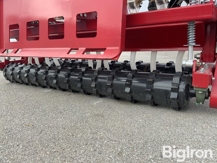 2025-massey-ferguson-730-image-17