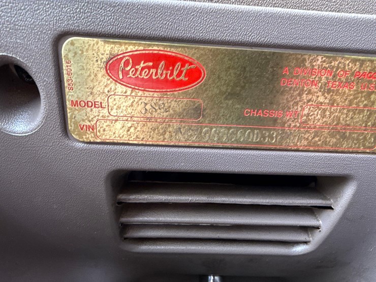 2016-peterbilt-389-image-102