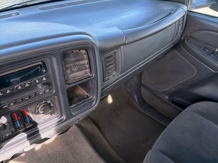 2005-chevrolet-k2500-image-37