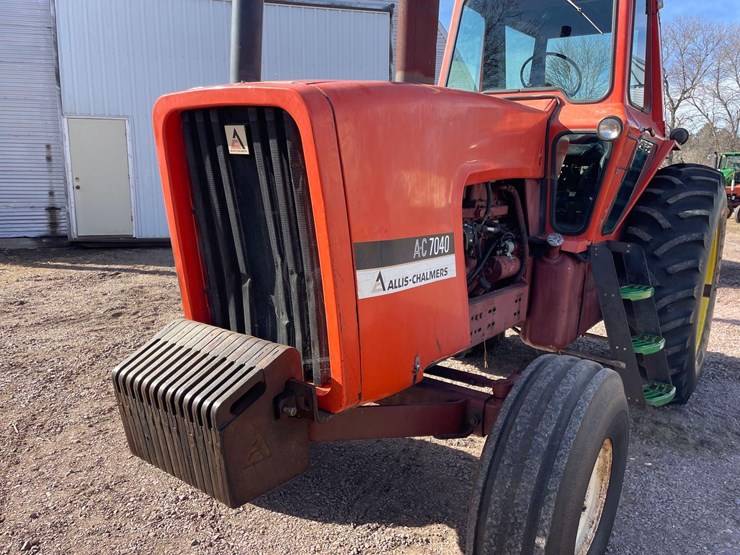 allis-chalmers-7040-2wd-tractor-image-8
