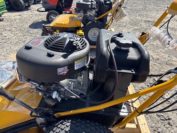 #33-•-unused-dewalt-dw33-33"-walk-behind-zero-turn-mower-12ae764b038-inv#-41235-image-6