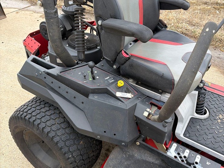 2019-toro-zero-turn-lawnmower-image-24
