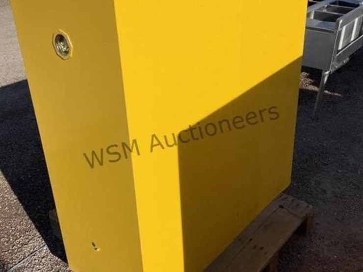 justrite-flammable-storage-cabinet-image-3