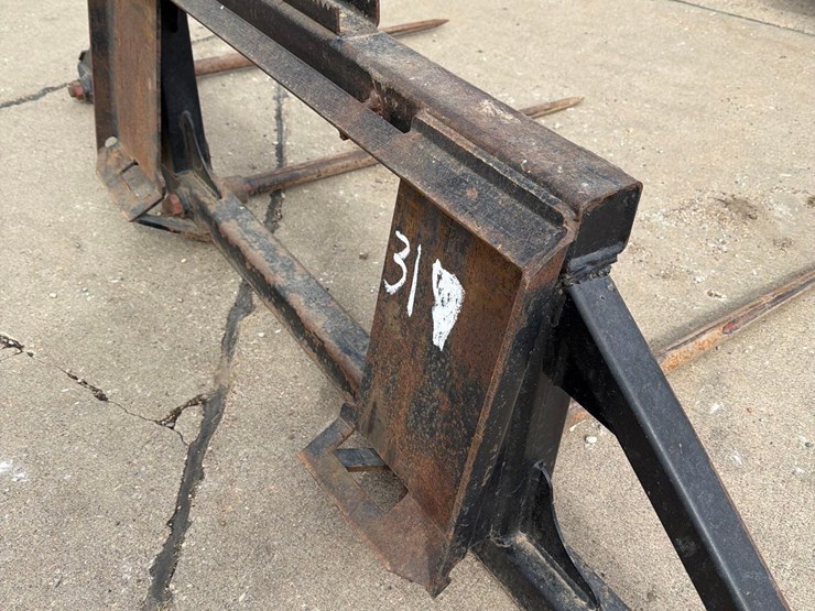 skidloader-4-prong-bale-spear-image-7