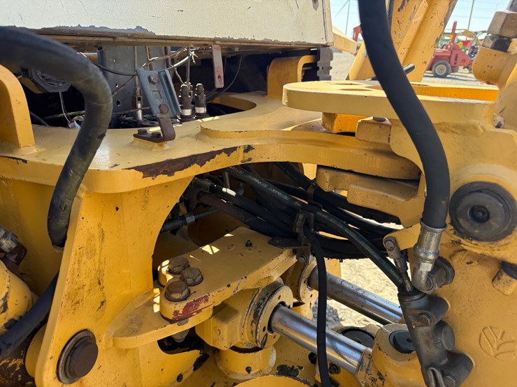 new-holland-555e-image-14