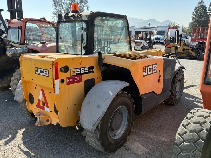 2015-jcb-525-image-3