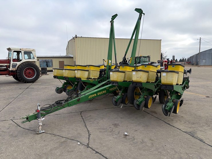 john-deere-7200-image-2