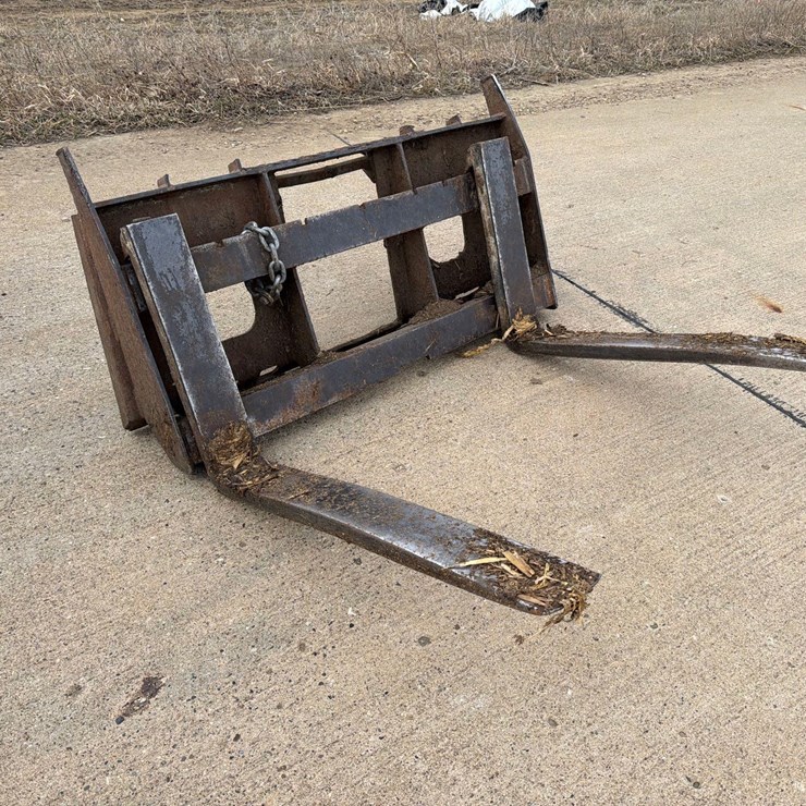Skidloader Quick Tach Pallet Forks