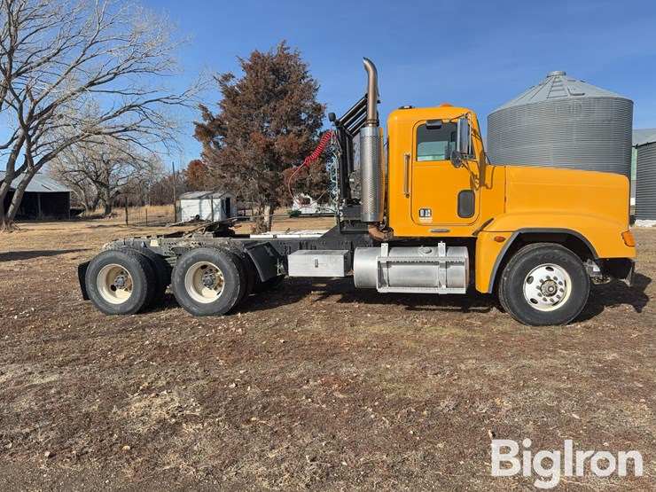 2001-freightliner-fld120-image-4