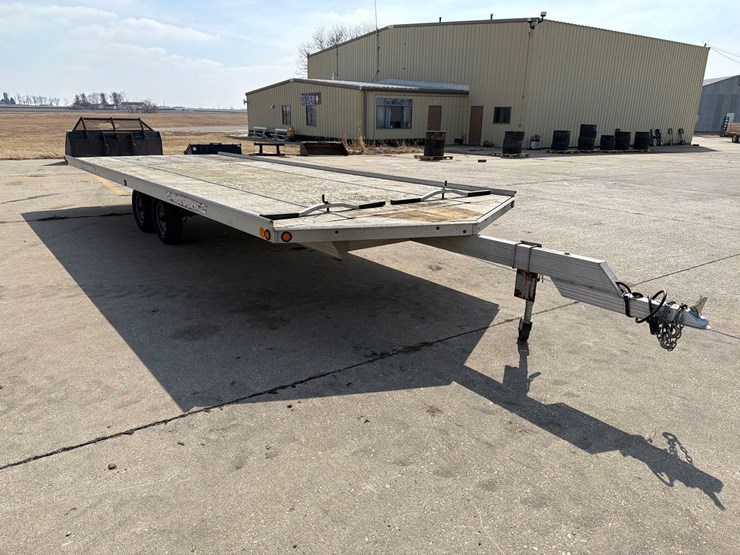 2005-newman-100”-x-22ft-snowmobile-trailer-image-3