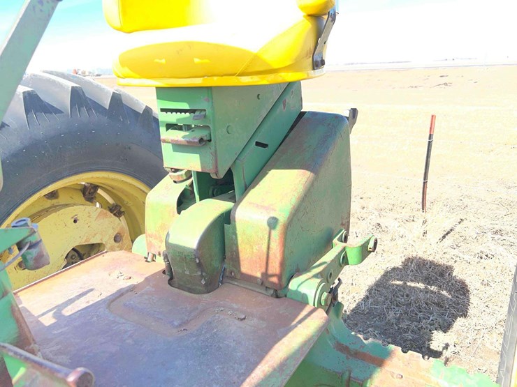 john-deere-4010-image-10