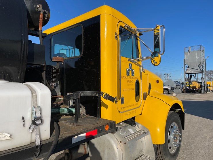 1999-peterbilt-330-image-27