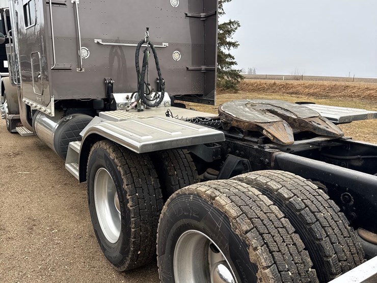 2016-peterbilt-389-image-6