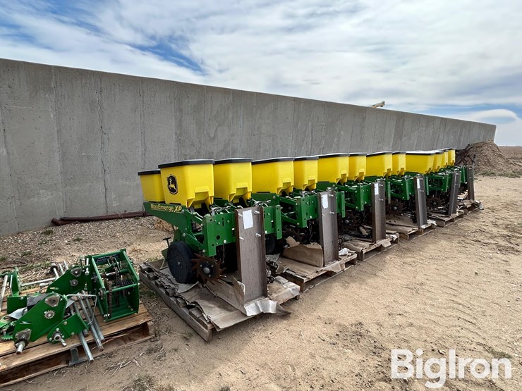 john-deere-12-image-3