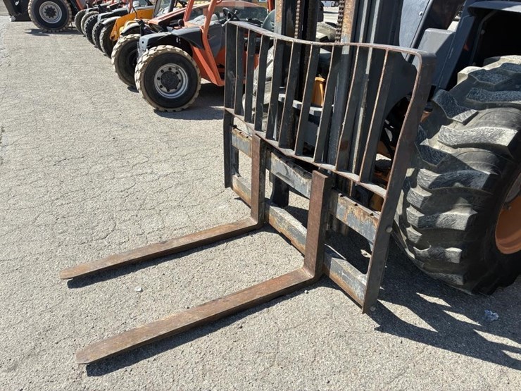 2015-case-586h-image-5