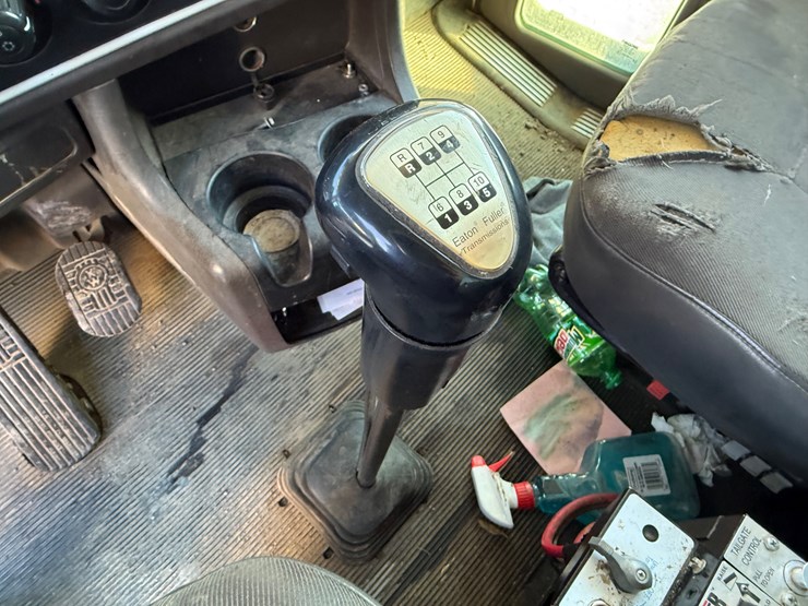 2010-kenworth-t800-image-29