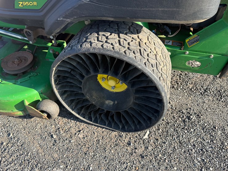 #13-•-john-deere-2950r-zero-turn-mower-1tc950rglht051154-inv#-43262-image-7