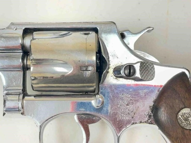 smith-&-wesson-revolver-image-4