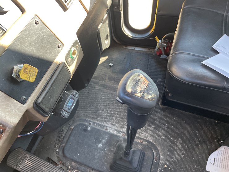 1999-peterbilt-330-image-39