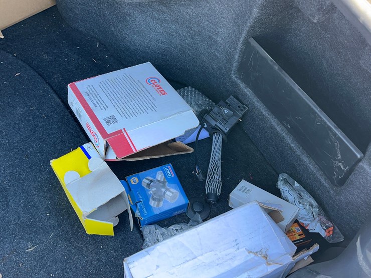 2004-cadillac-deville-sedan-image-30