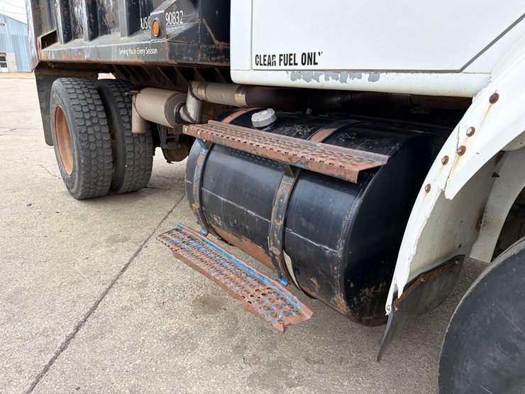 2000-international-8100-image-18