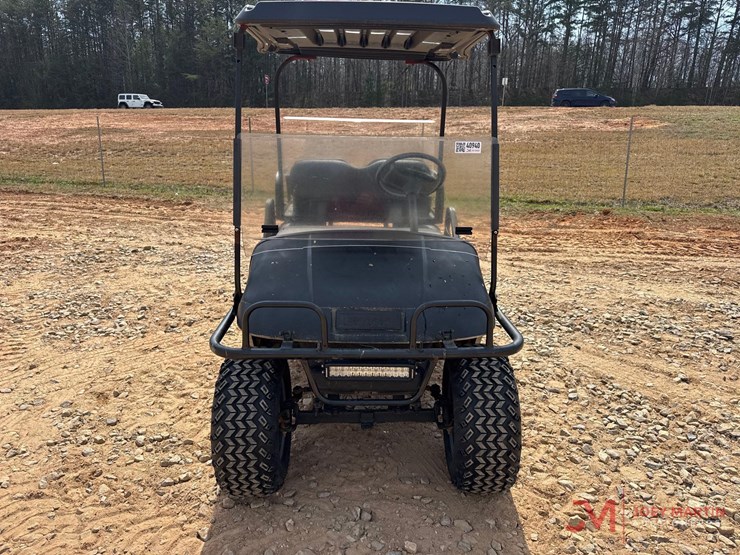 ez-go4-seater-gas-powered-golf-cart-image-5