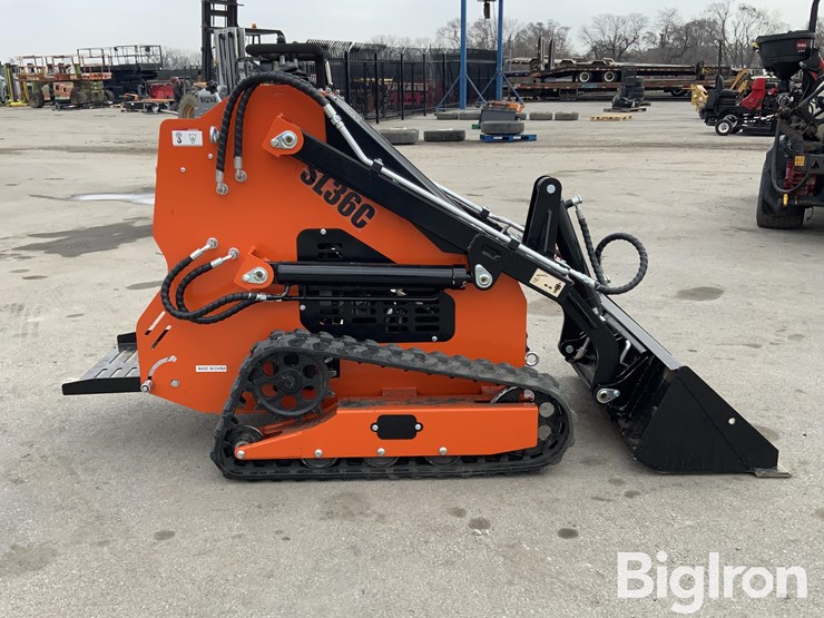 2025-massey-ferguson-730-image-4