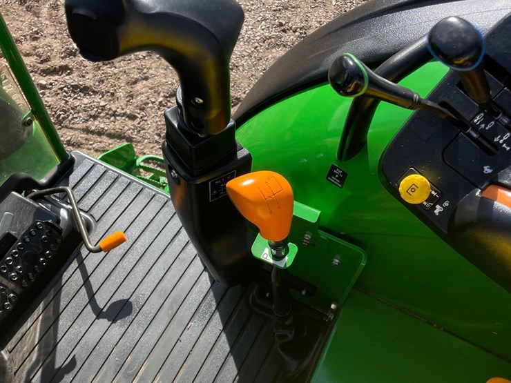 2017-john-deere-5085m-image-23