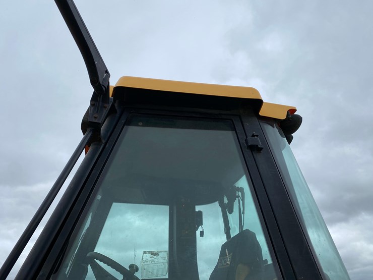jcb-fast-trac-2140-image-36