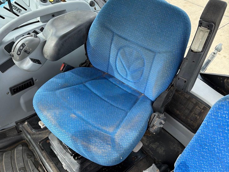 2011-new-holland-t6030-plus-image-38