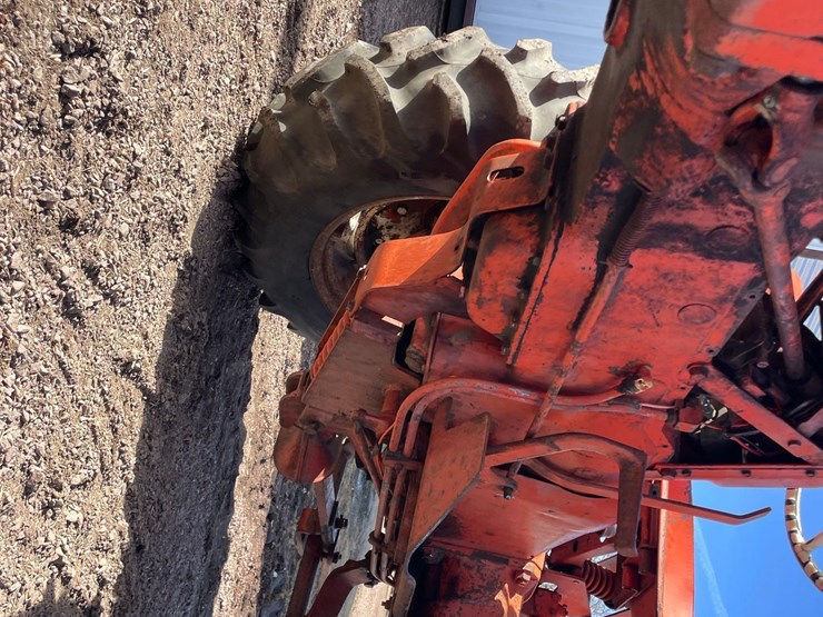 allis-chalmers-d15-2wd-tractor-image-29