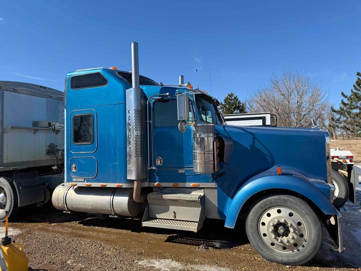 2004-kenworth-w900-image-2
